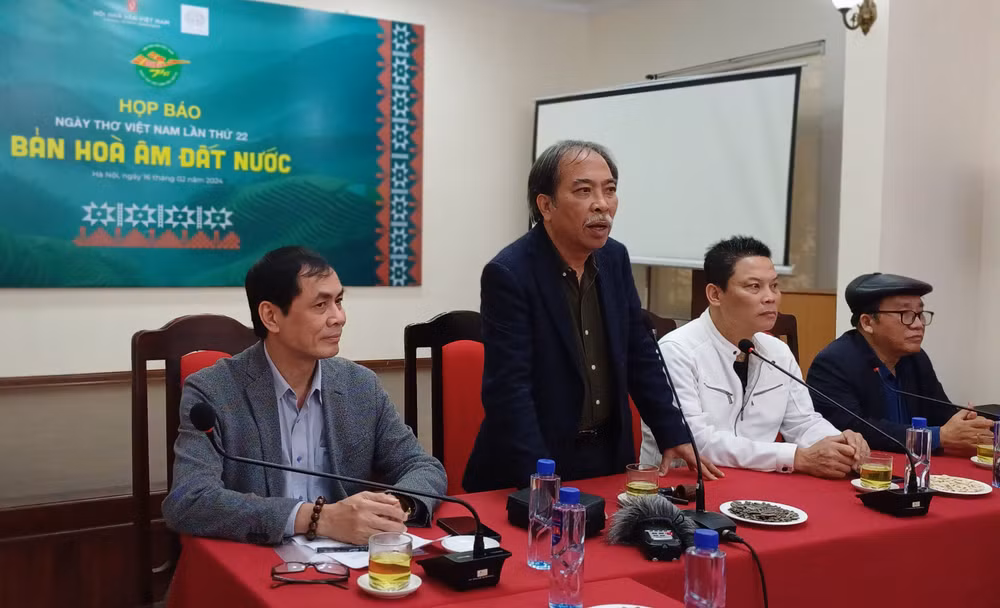Ban Tổ chức Ngày thơ chủ trì họp báo.