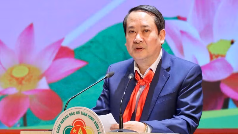 Đồng chí Mai Văn Tuất, Phó Bí thư Thường trực Tỉnh ủy, Chủ tịch Hội đồng nhân dân tỉnh Ninh Bình phát biểu tại Đại hội.