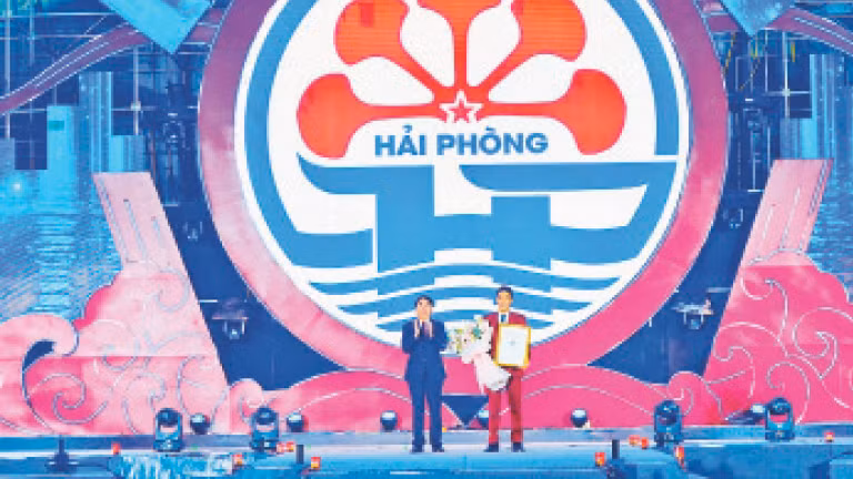 Lễ công bố biểu tượng thành phố Hải Phòng và trao giải thưởng, tặng tác giả sáng tác.