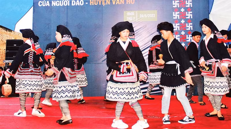 Một tiết mục văn nghệ đậm sắc văn hóa dân tộc Dao.