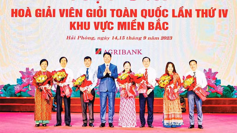 Tại lễ khai mạc hội thi. (Ảnh NGÔ QUANG DŨNG)