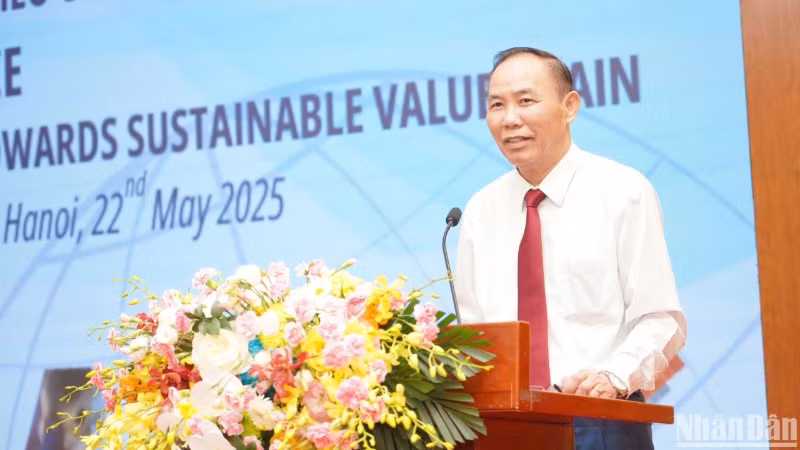 Thứ trưởng Nông nghiệp và Môi trường Phùng Đức Tiến, yêu cầu ngành chăn nuôi gia cầm tập trung phát triển theo hướng hiện đại, ứng dụng công nghệ cao tại các trang trại và doanh nghiệp lớn, nâng cao năng suất, chất lượng và khả năng cạnh tranh. Thứ trưởng Nông nghiệp và Môi trường Phùng Đức Tiến, yêu cầu ngành chăn nuôi gia cầm tập trung phát triển theo hướng hiện đại, ứng dụng công nghệ cao tại các trang trại và doanh nghiệp lớn, nâng cao năng suất, chất lượng và khả năng cạnh tranh.