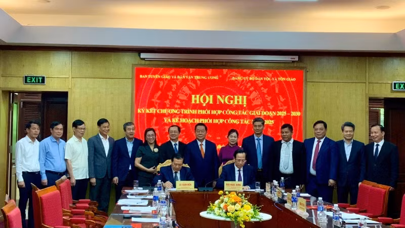Hội nghị ký kết “Chương trình phối hợp công tác giữa Ban Tuyên giáo và Dân vận Trung ương với Đảng ủy Bộ Dân tộc và Tôn giáo giai đoạn 2025-2030”.