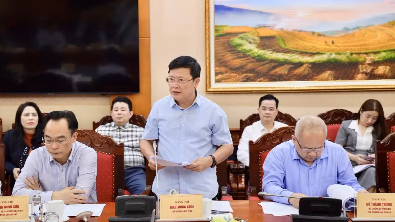 Các thành viên trong Ban Chỉ đạo thảo luận nhiều nội dung quan trọng của Đề án.