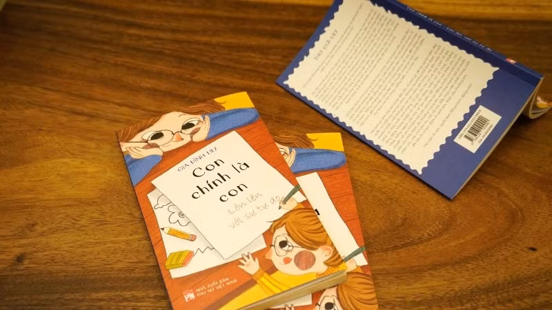 Cuốn sách "Con chính là con lớn lên với sự tự do" - Một cuốn sách đậm chất khuyến đọc từ gia đình.
