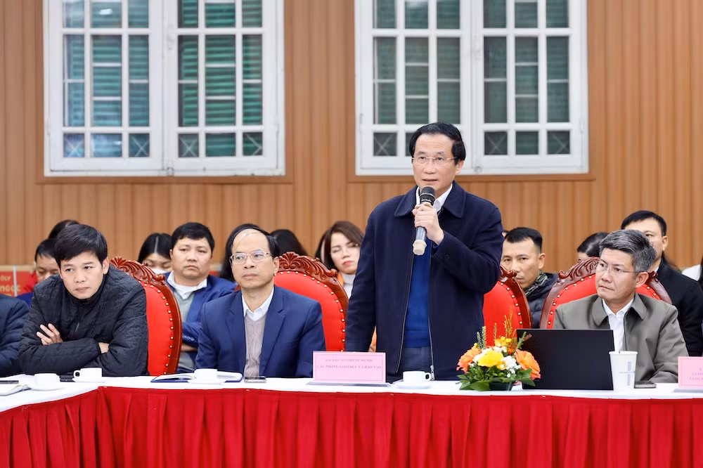 Giáo viên, cán bộ quản lý giáo dục của Hà Nội trao đổi tại buổi làm việc với Bộ Giáo dục và Đào tạo.