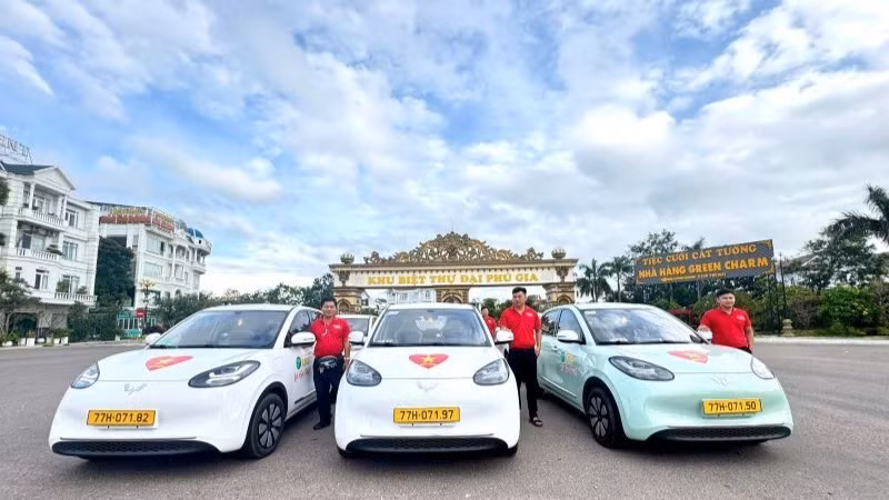 Khoảng 600 xe điện Wuling hoạt động khu vực miền trung, Tây Nguyên đã phục vụ hơn 500 nghìn khách hàng thường xuyên và tạo việc làm cho gần 700 lao động. 