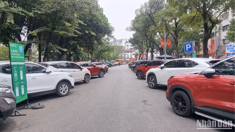 Một thí dụ điển hình của kinh tế số là việc Hà Nội thí điểm ứng dụng công nghệ thông minh trong quản lý, điều hành các bãi đỗ xe.