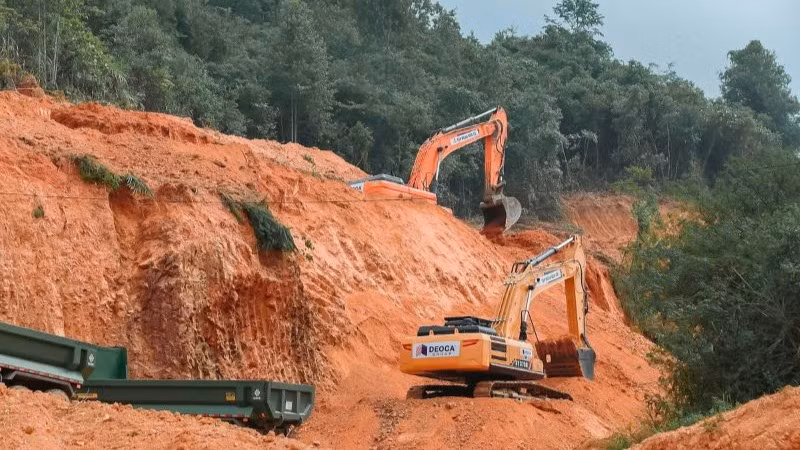 Thi công dự án đường cao tốc Hữu Nghị-Chi Lăng.