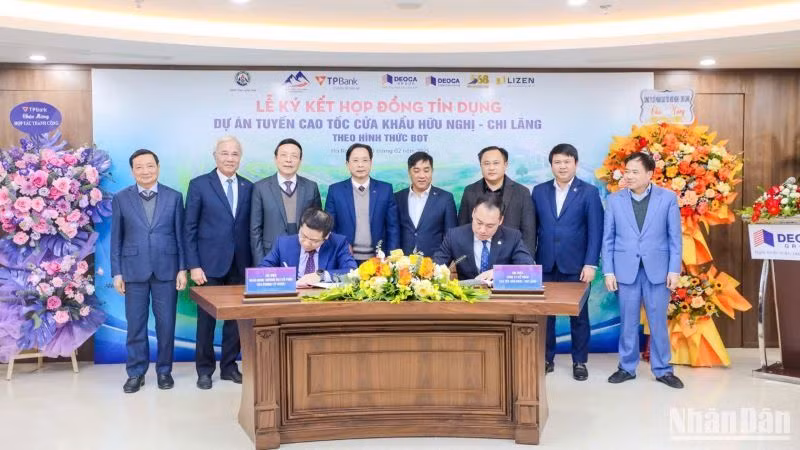 Ngân hàng Thương mại cổ phần Tiên Phong (TPBank) đã ký hợp đồng tài trợ vốn 2.500 tỷ đồng cho Công ty cổ phần cao tốc Hữu Nghị-Chi Lăng (doanh nghiệp dự án).