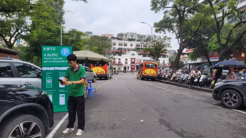 Thanh toán phí gửi xe không chỉ là quét QR mà còn ứng dụng công nghệ thông minh không dừng. Thanh toán phí gửi xe không chỉ là quét QR mà còn ứng dụng công nghệ thông minh không dừng.