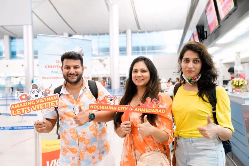 Vietjet đã khai thác an toàn 133 nghìn chuyến bay, vận chuyển 25,3 triệu lượt hành khách, trong đó hơn 7,6 triệu khách quốc tế trong năm 2023. Vietjet đã khai thác an toàn 133 nghìn chuyến bay, vận chuyển 25,3 triệu lượt hành khách, trong đó hơn 7,6 triệu khách quốc tế trong năm 2023.