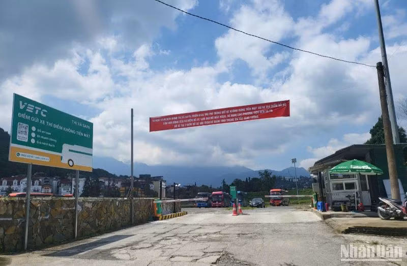 Công ty VETC đã thí điểm thành công và đang trong quá trình mở rộng dịch vụ thu phí gửi xe không tiền mặt tại các điểm du lịch như Sa Pa, cửa khẩu Lào Cai.