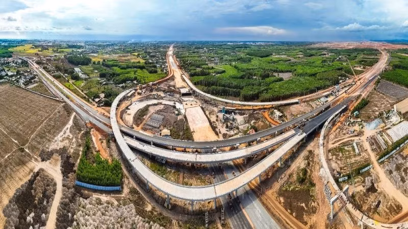 Các đơn vị thi công phấn đấu hoàn thành 3.000km đường cao tốc trong năm nay.
