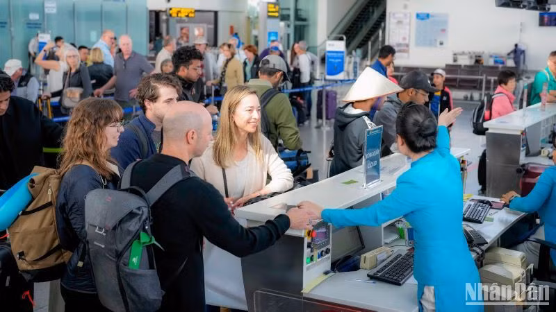 Vietnam Airlines khuyến nghị hành khách nên đặt vé sớm so với ngày khởi hành dự kiến để có nhiều lựa chọn chuyến bay và gia tăng khả năng mua được mức giá vé hấp dẫn.