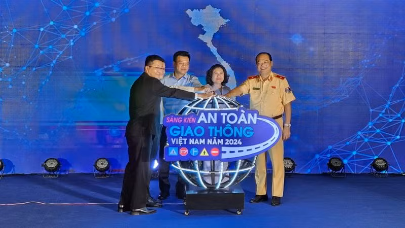TMV phối hợp tổ chức nhiều hoạt động thường niên trên bốn 4 lĩnh vực: An toàn giao thông, Bảo vệ môi trường, Văn hóa xã hội, Giáo dục & phát triển nguồn nhân lực. TMV phối hợp tổ chức nhiều hoạt động thường niên trên bốn 4 lĩnh vực: An toàn giao thông, Bảo vệ môi trường, Văn hóa xã hội, Giáo dục & phát triển nguồn nhân lực.