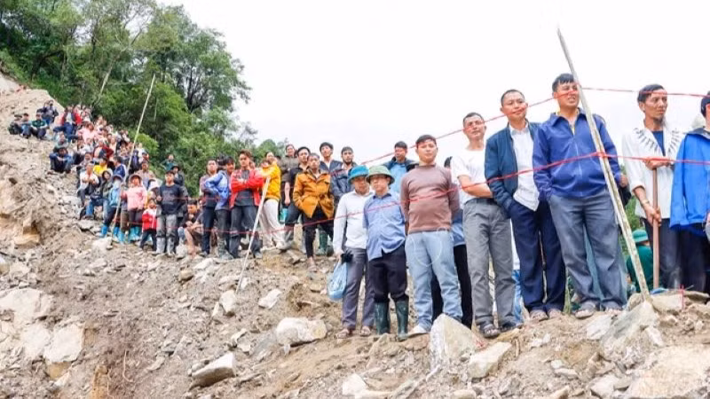 Công trường thủy điện Tả Páo Hồ 1A thuộc huyện Phong Thổ, Lai Châu xảy ra sự cố sạt lở đất, đá móng đập khiến 5 người tử vong và 4 người bị thương.