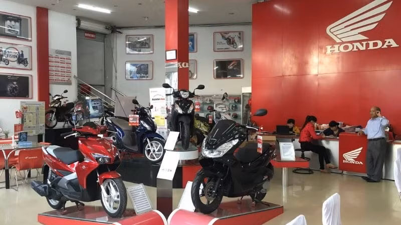 Cục Đăng kiểm Việt Nam phối hợp cùng Hiệp hội các nhà sản xuất, nhập khẩu xe máy Việt Nam (VAMM) đề xuất sử dụng các cơ sở bảo hành, bảo dưỡng xe máy của các đại lý bán xe thuộc VAMM và các cơ sở xã hội hóa để tham gia thực hiện kiểm định khí thải xe máy.