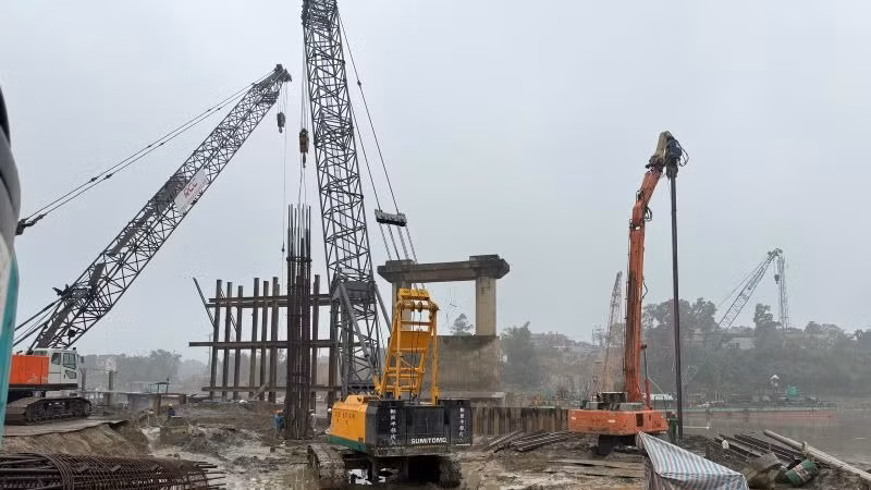 Đến nay, nhà thầu đã khoan xong 74 trên tổng số 79 cọc khoan nhồi, 5 cọc còn lại sẽ hoàn thành trước ngày 5/3 tới.