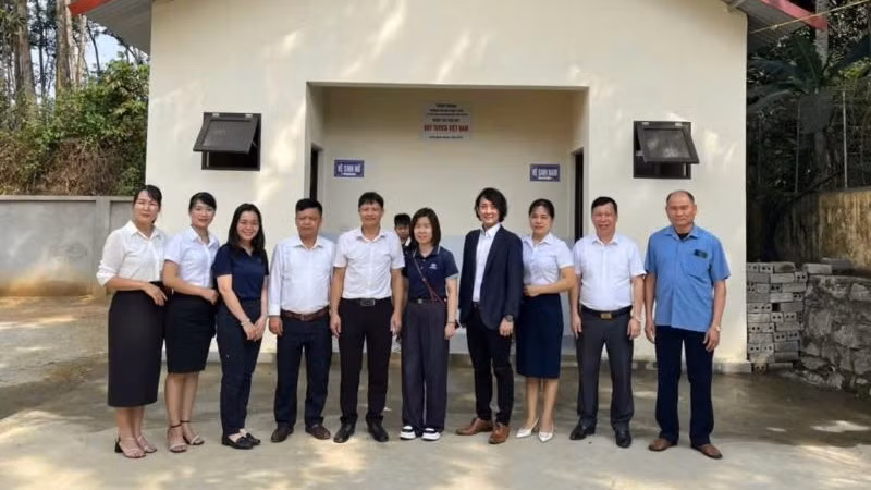 Quỹ TVF đã và đang tích cực triển khai dự án xây dựng và cải tạo nhà vệ sinh nhằm mang lại môi trường học đường an toàn, sạch sẽ và thân thiện hơn cho các em nhỏ.