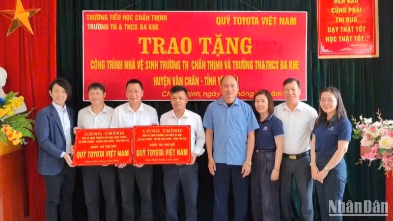 Quỹ Toyota Việt Nam bàn giao công trình vệ sinh trường học tại vùng sâu, vùng xa tỉnh Yên Bái.
