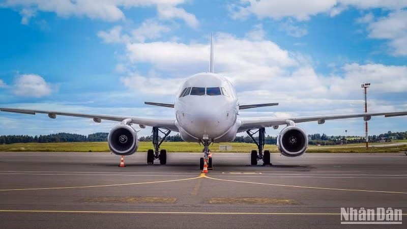 Vietnam Airlines vừa triển khai thuê thêm 3 máy bay Airbus A320 để phục vụ Tết Ất Tỵ 2025.