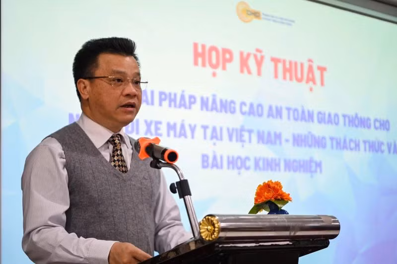 Khi các biện pháp xử phạt nhẹ chưa đạt hiệu quả như mong đợi, việc tăng mức phạt là cần thiết để giảm thiểu hành vi vi phạm và bảo vệ an toàn cho tất cả mọi người, góp phần giảm thiểu tai nạn và xây dựng văn hóa giao thông an toàn, văn minh. Khi các biện pháp xử phạt nhẹ chưa đạt hiệu quả như mong đợi, việc tăng mức phạt là cần thiết để giảm thiểu hành vi vi phạm và bảo vệ an toàn cho tất cả mọi người, góp phần giảm thiểu tai nạn và xây dựng văn hóa giao thông an toàn, văn minh.