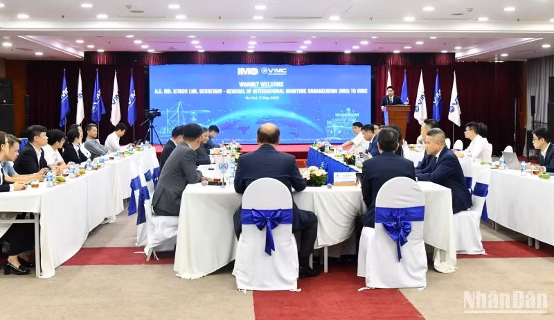 Quang cảnh Tọa đàm "Hàng hải Việt Nam - phát triển xanh và bền vững".