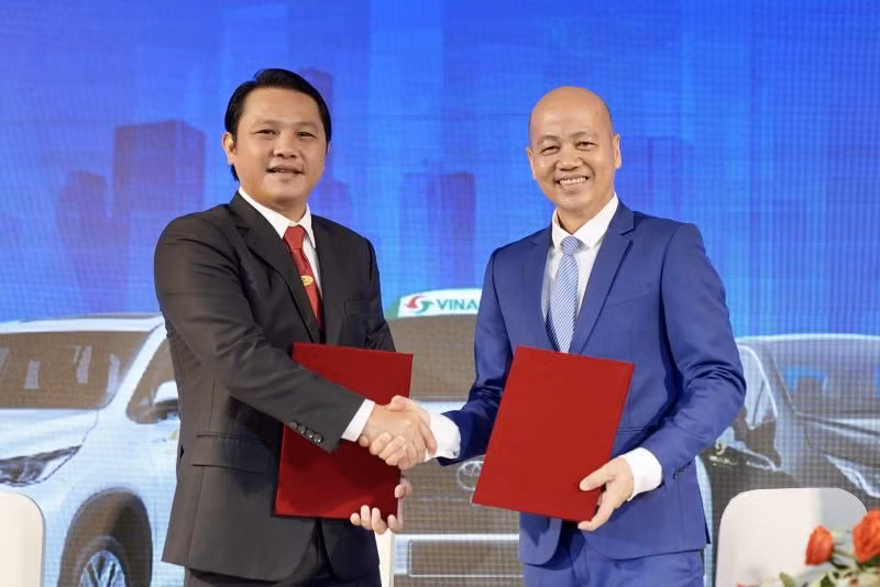 Vinasun và Đại lý Toyota Đông Sài Gòn ký thỏa thuận hợp tác chiến lược với kế hoạch đầu tư 2.000 xe Toyota Hybrid trong năm 2024 và 2025. 