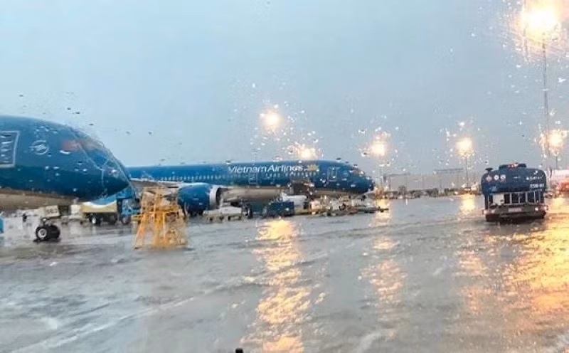 Cục Hàng không Việt Nam yêu cầu dừng tiếp nhận máy bay tại 3 sân bay Nội Bài, Vân Đồn và Cát Bi trong một số khung giờ ngày 18/7.
