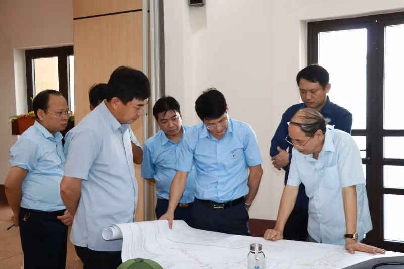 Lãnh đạo TKV kiểm tra tình hình sản xuất tại Công ty Than Mông Dương. Lãnh đạo TKV kiểm tra tình hình sản xuất tại Công ty Than Mông Dương.
