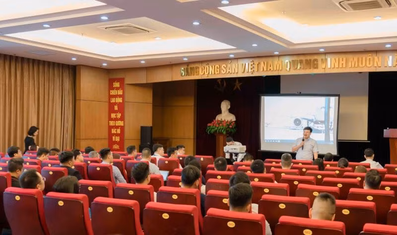 Ông Tô Tử Hà, Giám đốc Cảng Hàng không quốc tế Nội Bài phát biểu khai mạc Hội thảo đào tạo huấn luyện A-CDM.