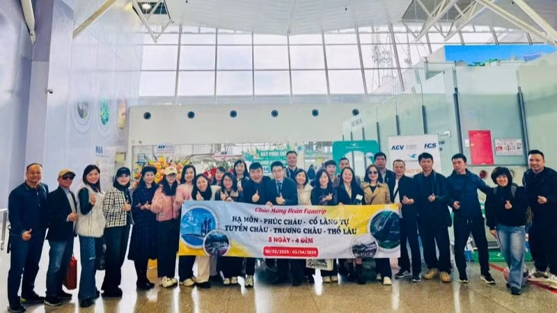 Sự kiện khai trương đường bay mới không chỉ đóng vai trò quan trọng trong việc tăng cường kết nối giữa hai khu vực, mà còn có ý nghĩa đặc biệt trong bối cảnh năm 2025 đánh dấu 75 năm thiết lập quan hệ ngoại giao Việt Nam-Trung Quốc. Sự kiện khai trương đường bay mới không chỉ đóng vai trò quan trọng trong việc tăng cường kết nối giữa hai khu vực, mà còn có ý nghĩa đặc biệt trong bối cảnh năm 2025 đánh dấu 75 năm thiết lập quan hệ ngoại giao Việt Nam-Trung Quốc.