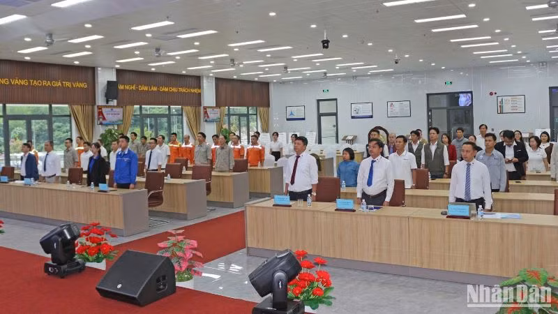 Một buổi lễ chào cờ tại Tập đoàn Đèo Cả.