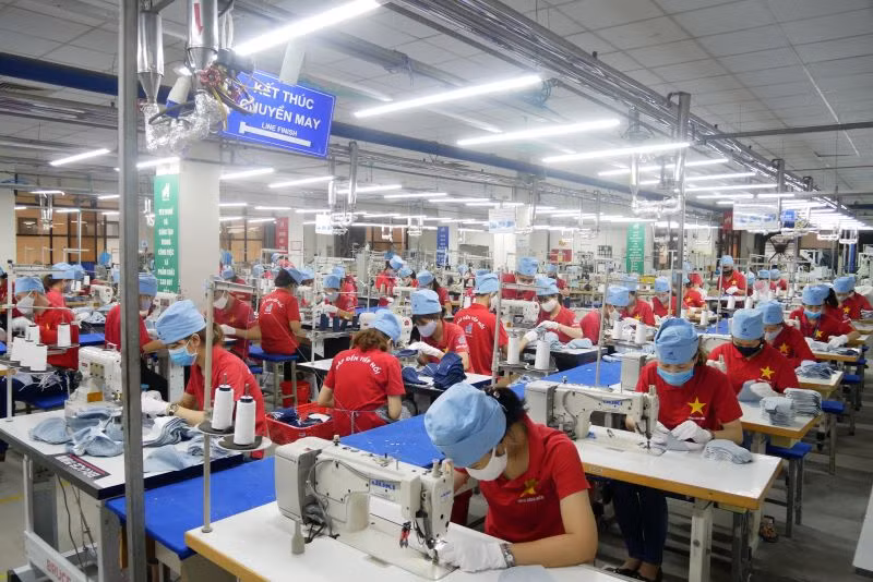 Công nhân Tổng Công ty May 10 sản xuất hàng xuất khẩu. Công nhân Tổng Công ty May 10 sản xuất hàng xuất khẩu.