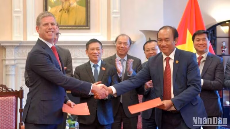 Hãng hàng không Vietjet và AV AirFinance vừa ký thỏa thuận hợp tác tổng trị giá 300 triệu USD.