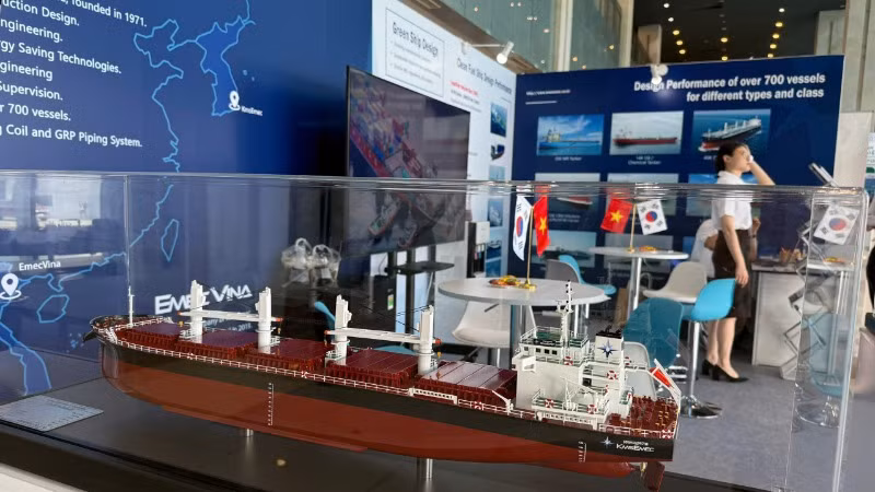 Triển lãm máy móc, thiết bị ngành hàng hải và đóng tàu Việt Nam (VIMOX) 2024 trưng bày các máy móc và thiết bị chuyên dụng, từ các giải pháp tự động hóa quy trình sản xuất đến các hệ thống giúp tiết kiệm năng lượng và bảo vệ môi trường.