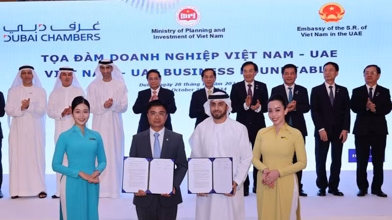 Vietnam Airlines và Emirates trao Biên bản ghi nhớ hợp tác. Vietnam Airlines và Emirates trao Biên bản ghi nhớ hợp tác.
