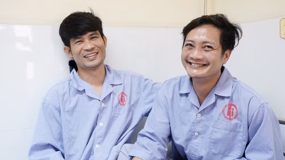 Hai thợ lò Bùi Tất Tuyên và Phạm Công Nhiên sau khi được giải cứu, sức khỏe đã trở lại ổn định, bình thường.