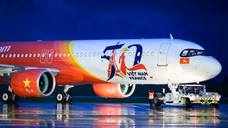 Tàu bay mang hình ảnh biểu tượng 50 năm quan hệ ngoại giao Việt Nam-Pháp được bàn giao đầu tháng 10/2024.