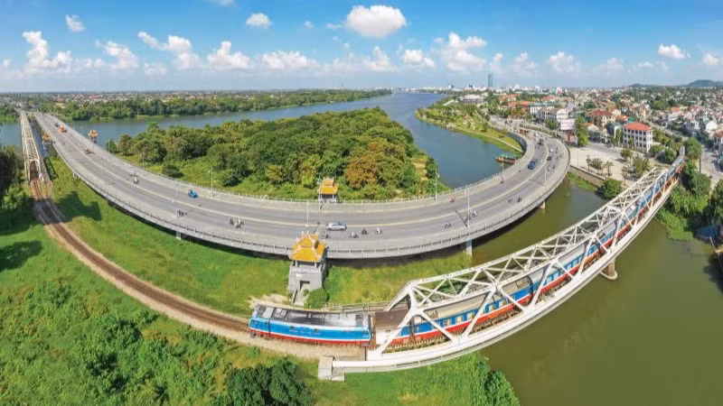 Năm 2024, doanh thu hợp nhất của Tổng Công ty ước đạt gần 9.700 tỷ đồng, tăng gần 8% so với kế hoạch; lợi nhuận sau thuế ước đạt hơn 220 tỷ đồng; trong đó lợi nhuận Công ty mẹ ước đạt 6 tỷ đồng. Năm 2024, doanh thu hợp nhất của Tổng Công ty ước đạt gần 9.700 tỷ đồng, tăng gần 8% so với kế hoạch; lợi nhuận sau thuế ước đạt hơn 220 tỷ đồng; trong đó lợi nhuận Công ty mẹ ước đạt 6 tỷ đồng.