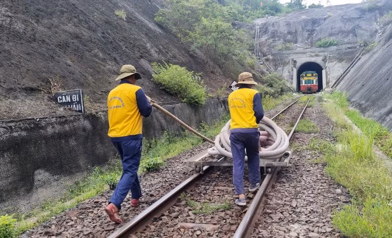 Huy động nhân lực, phương tiện khắc phục sự cố hầm.