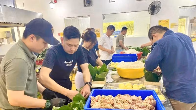 Vietravel Airlines đã tổ chức chương trình “Gói lòng yêu thương - Sẻ chia vị Tết”. Vietravel Airlines đã tổ chức chương trình “Gói lòng yêu thương - Sẻ chia vị Tết”.