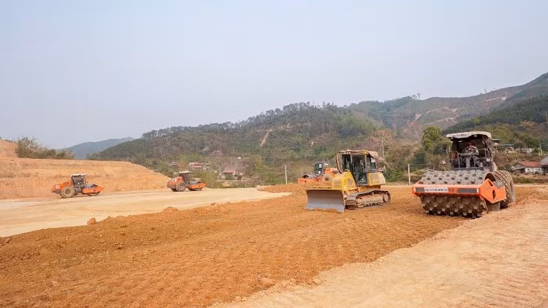 Việc “không điều chỉnh vốn Nhà nước tham gia các dự án PPP ”, duy trì mức trần vốn Nhà nước 50% cũng đi ngược lại tinh thần điều chỉnh Luật sửa đổi, bổ sung số 57/2024/QH15 vừa được Quốc hội thông qua.