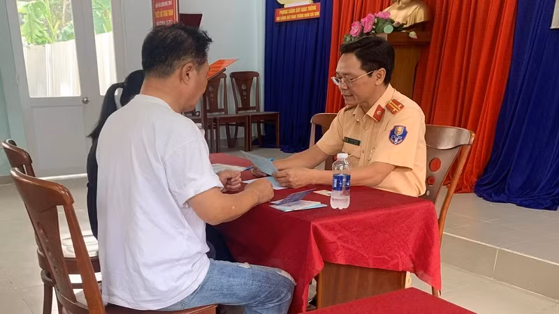 Ủy ban An toàn giao thông quốc gia đánh giá, cấp ủy, chính quyền và lực lượng chức năng ở một số địa phương còn thiếu quyết liệt trong chỉ đạo, còn hiện tượng ỷ lại lực lượng chức năng. Ủy ban An toàn giao thông quốc gia đánh giá, cấp ủy, chính quyền và lực lượng chức năng ở một số địa phương còn thiếu quyết liệt trong chỉ đạo, còn hiện tượng ỷ lại lực lượng chức năng.