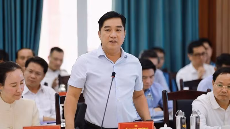 Lãnh đạo Tập đoàn Đèo Cả kiến nghị Chính phủ thống nhất đầu tư giai đoạn 2 toàn tuyến theo phương thức PPP, đồng thời áp dụng cơ chế tương tự như giai đoạn 1: vốn ngân sách Nhà nước hỗ trợ 70% tổng mức đầu tư; có cơ chế đặc thù về vật liệu; vốn vay ưu đãi,... Lãnh đạo Tập đoàn Đèo Cả kiến nghị Chính phủ thống nhất đầu tư giai đoạn 2 toàn tuyến theo phương thức PPP, đồng thời áp dụng cơ chế tương tự như giai đoạn 1: vốn ngân sách Nhà nước hỗ trợ 70% tổng mức đầu tư; có cơ chế đặc thù về vật liệu; vốn vay ưu đãi,...