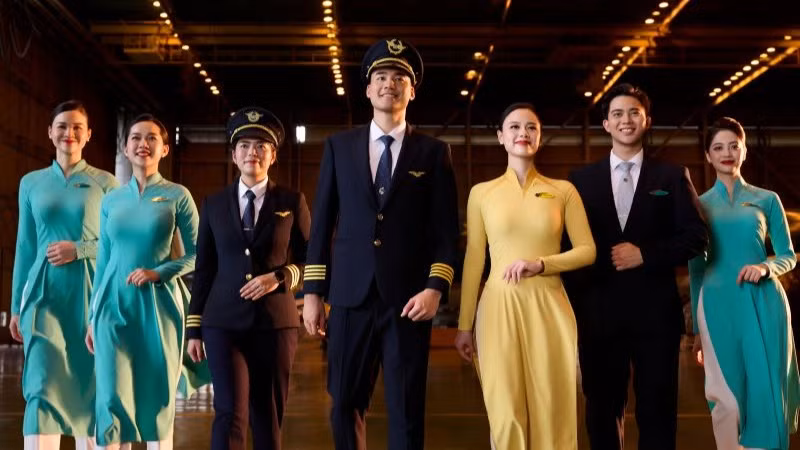 Xuyên suốt 30 năm hình thành và phát triển, Vietnam Airlines không ngừng nỗ lực dựng xây hành trình kết nối với thế giới. Xuyên suốt 30 năm hình thành và phát triển, Vietnam Airlines không ngừng nỗ lực dựng xây hành trình kết nối với thế giới.