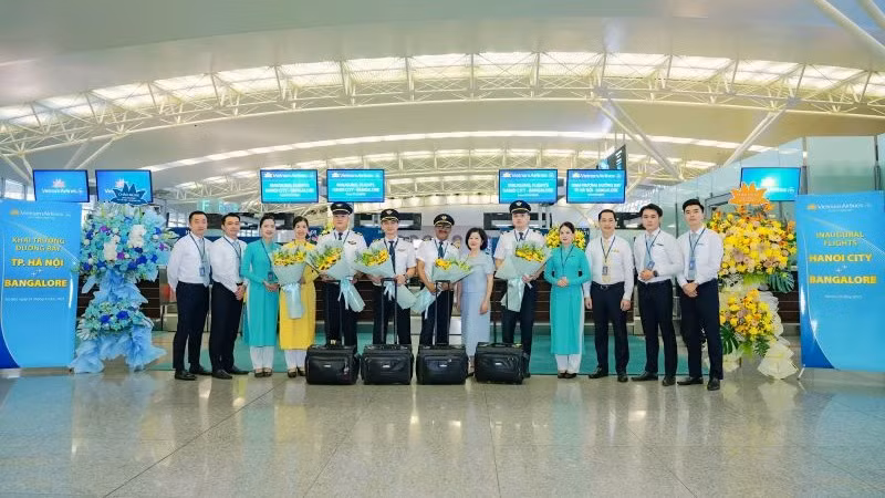 Vietnam Airlines chính thức khai trương đường bay thẳng kết nối Hà Nội với Bengaluru, trung tâm công nghệ hàng đầu của Ấn Độ. Vietnam Airlines chính thức khai trương đường bay thẳng kết nối Hà Nội với Bengaluru, trung tâm công nghệ hàng đầu của Ấn Độ.