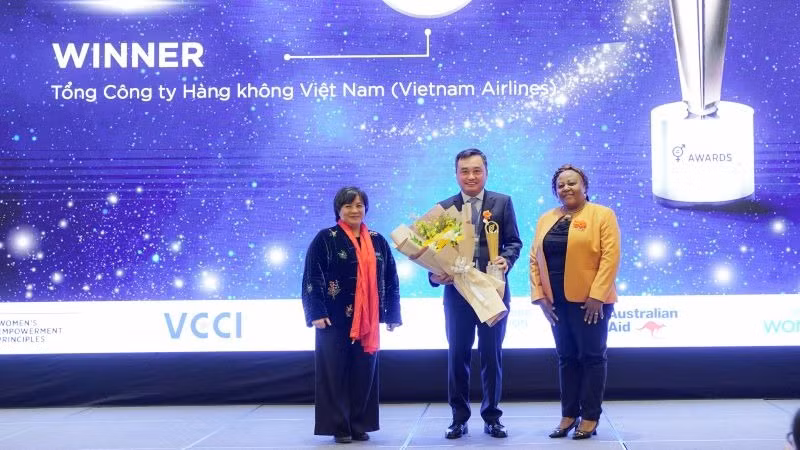 Vietnam Airlines vinh dự nhận giải Nhất hạng mục Bình đẳng giới thông qua tham gia cộng đồng và quan hệ đối tác.