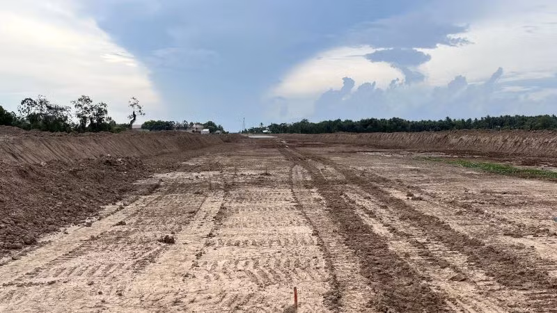 Nguồn vật liệu đắp nền đường cao tốc vẫn đang là "nút thắt" của giải ngân ngành giao thông.